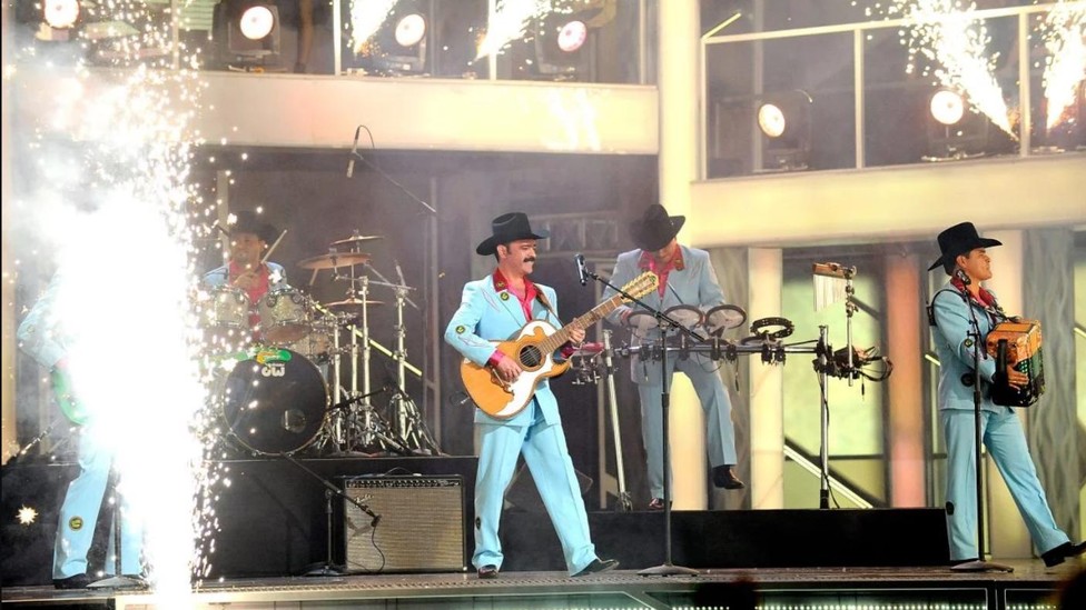 HISTORIC: Los Tucanes De Tijuana "Rompiéndola" With "La Chona" At Coachella