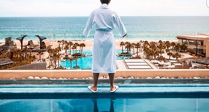 Mexican Resort Company Offering $120,000 Job To Lie On Beach, Drink, Eat